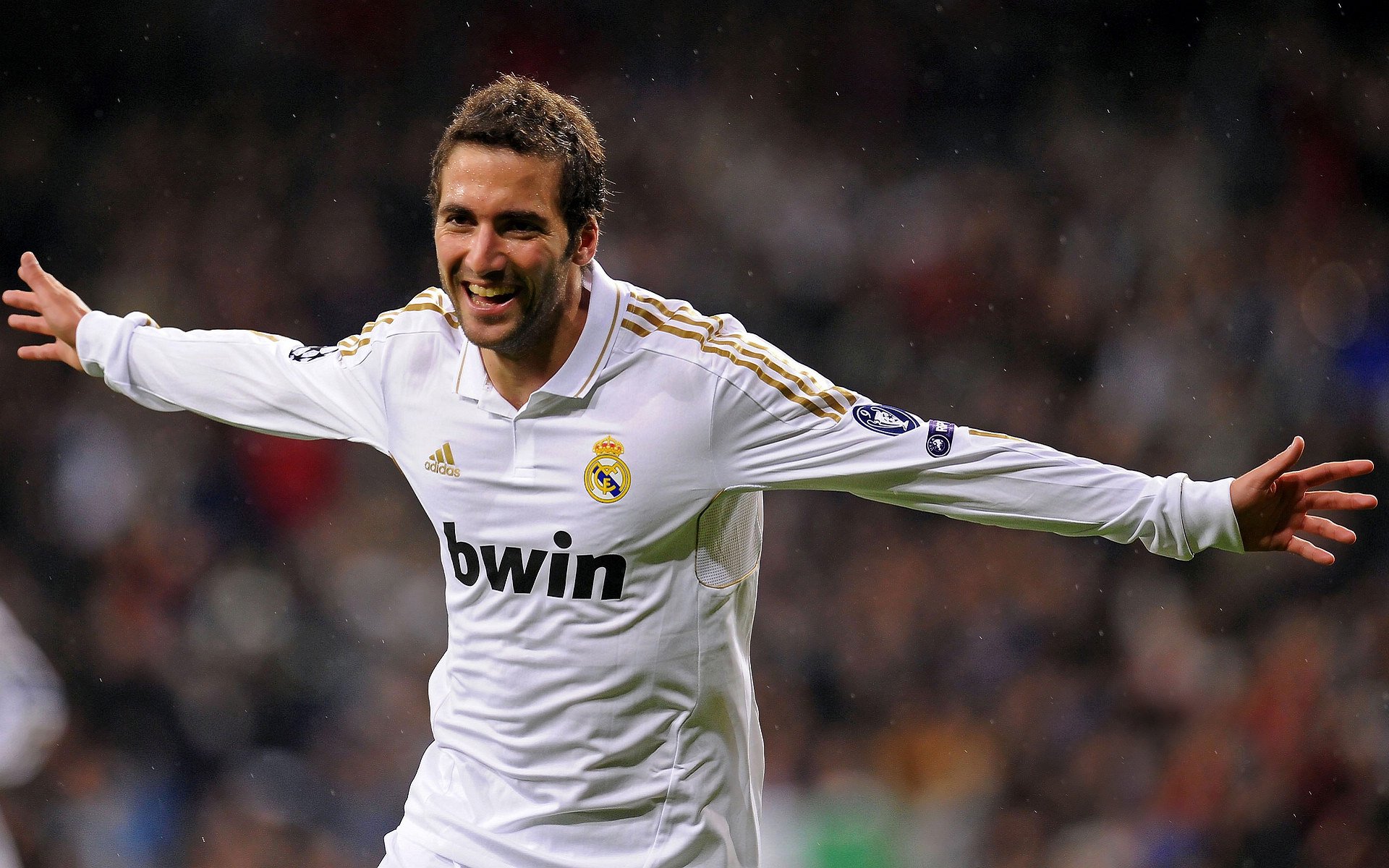 亚洲杯中国队夺冠 球迷沸腾庆祝胜利,亚洲杯冠军中国队